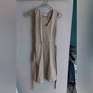 Stripped dress with belt